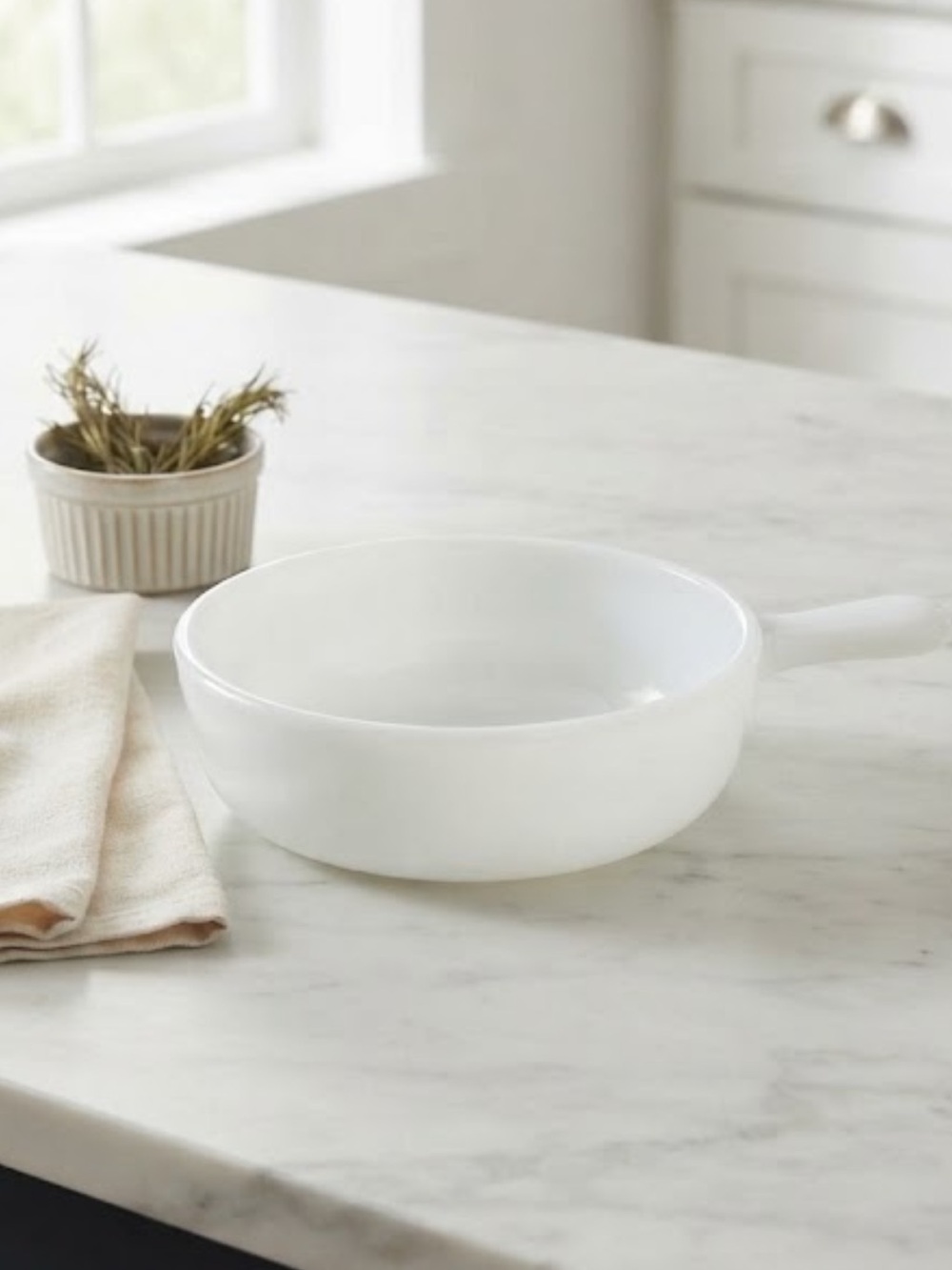 vintage white milk glass soup bowl w/handle in good condition